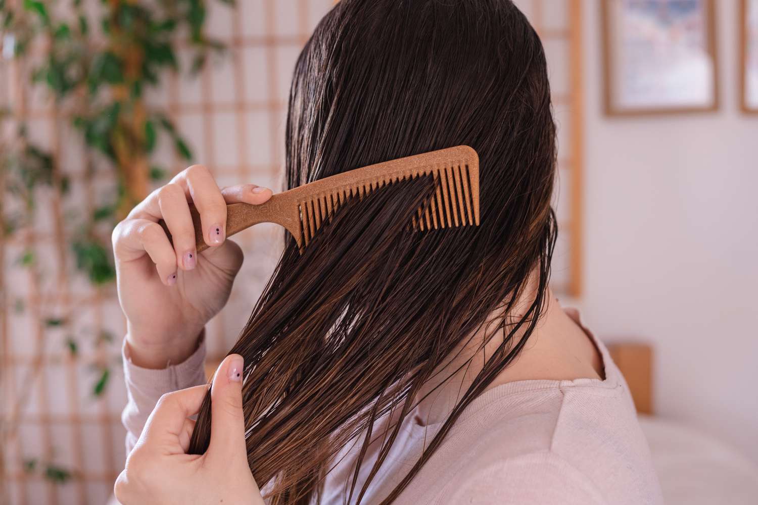 How to Straighten Your Hair Naturally at Home